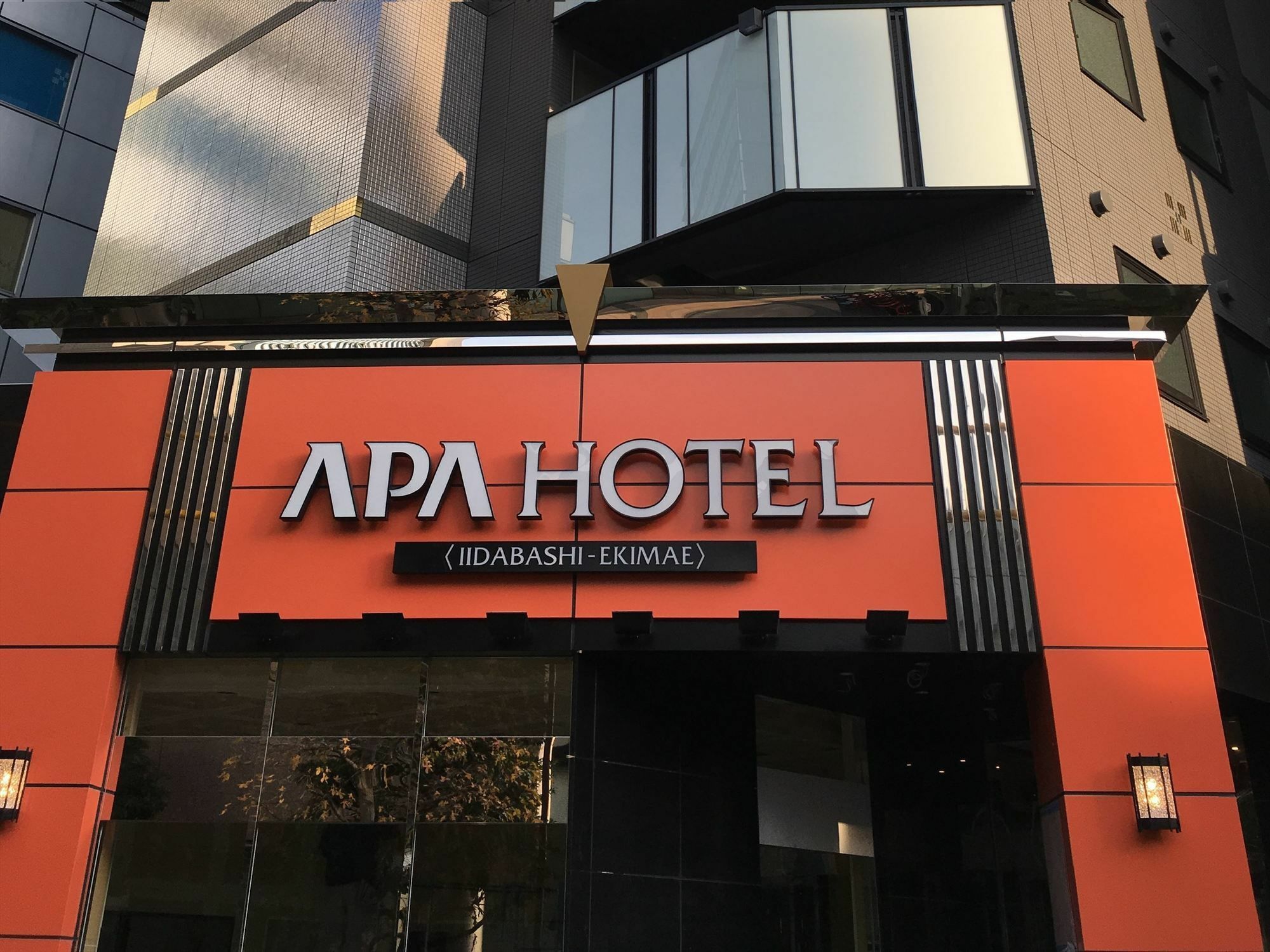 Apa Hotel Iidabashi Ekimae Tokyo Exterior photo